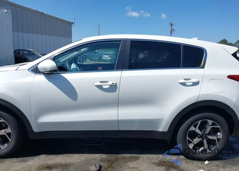 2021 Kia Sportage Lx z USA, uszkodzony, nr VIN KNDPM3AC1M7894309